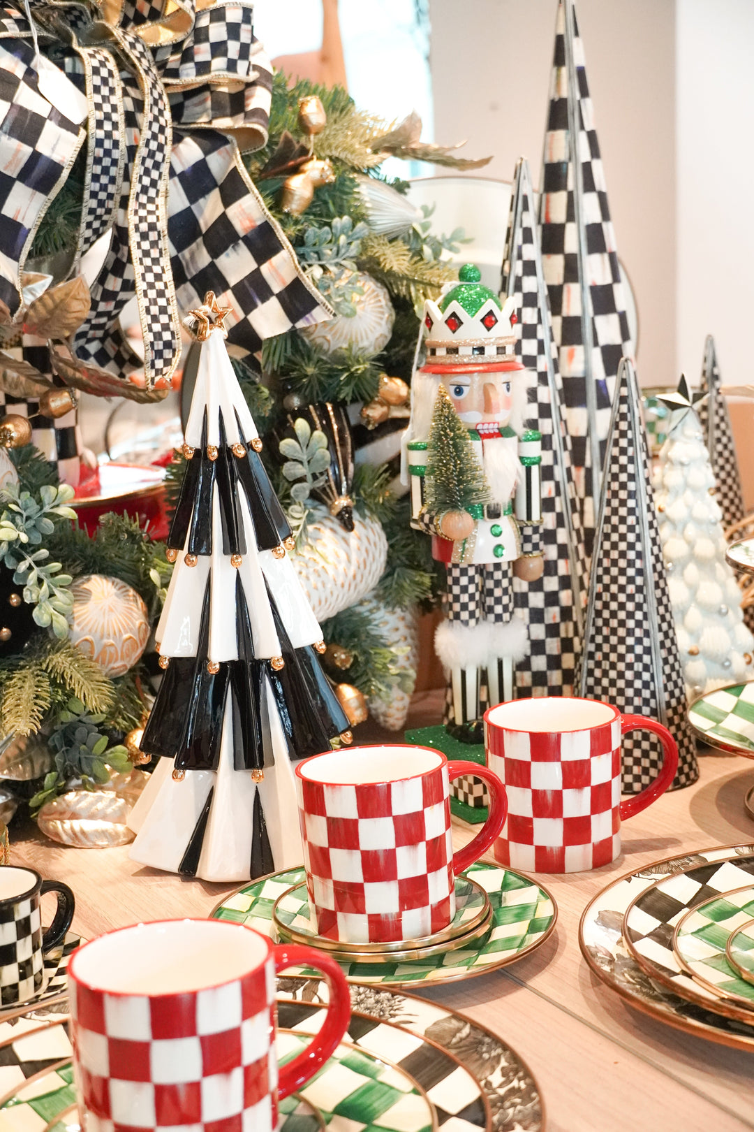 Cómo elevar tu mesa esta Navidad con la colección Holiday de MacKenzie-Childs