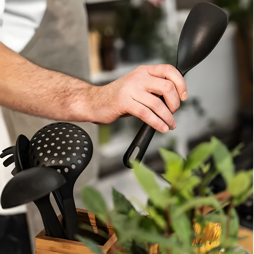 SKIMMING LADLE 31 CM BLACK SILICONE