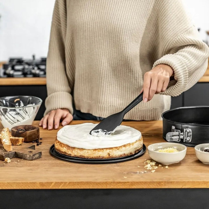 PASTRY SCRAPER 23 CM BLACK SILICONE