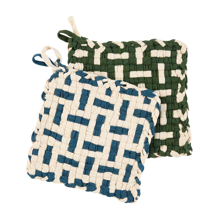 GREEN WOVEN POT HOLDER SET - MUD PIE - Compralo en CorinneRegalos.com