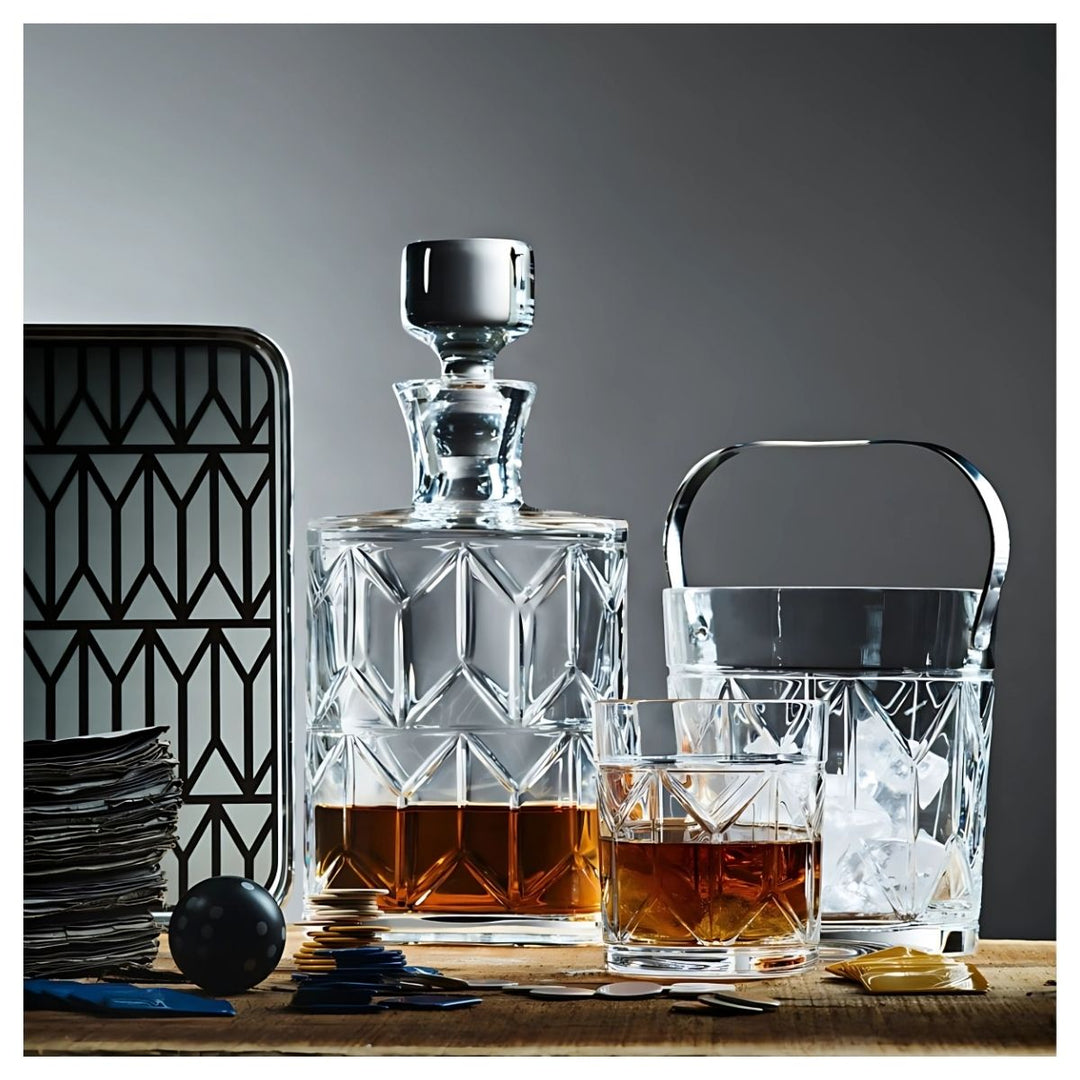 ESTUCHE CON FRASCO Y 4 VASOS BAJOS AVENU