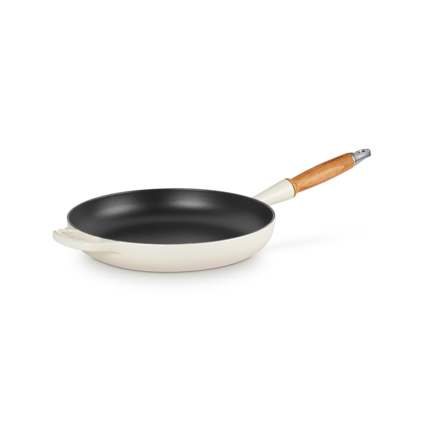 SIG WH FRYING PAN 28 MERINGUE - LE CREUSET FRANCE - Compralo en CorinneRegalos.com
