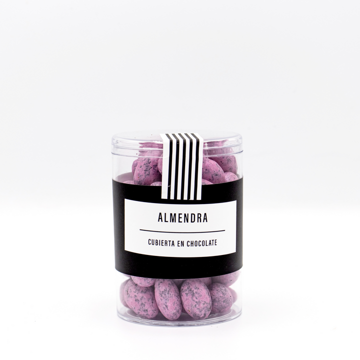 ALMENDRA CUBIERTA DE CHOCOLATE CON POLVOS ROSADOS - CLIO´S - Compralo en CorinneRegalos.com