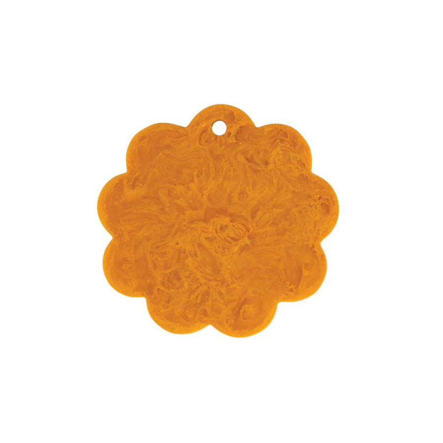 MARBLED RESIN SCALLOPED CHEESE/SERVING - CREATIVE COOP - Compralo en CorinneRegalos.com