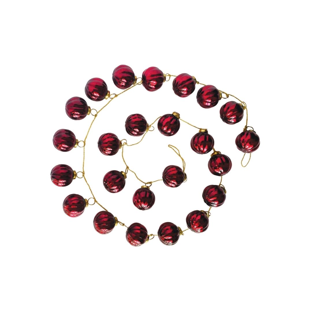 EMBOSSED RECYCLED MERCURY GLASS BALL ORNAMENT GARLAND, BURGUNDY - CREATIVE COOP - Compralo en CorinneRegalos.com