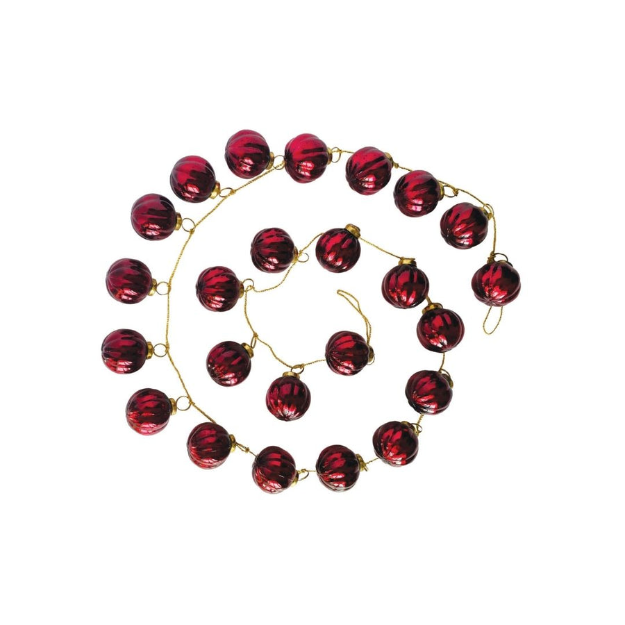 EMBOSSED RECYCLED MERCURY GLASS BALL ORNAMENT GARLAND, BURGUNDY - CREATIVE COOP - Compralo en CorinneRegalos.com