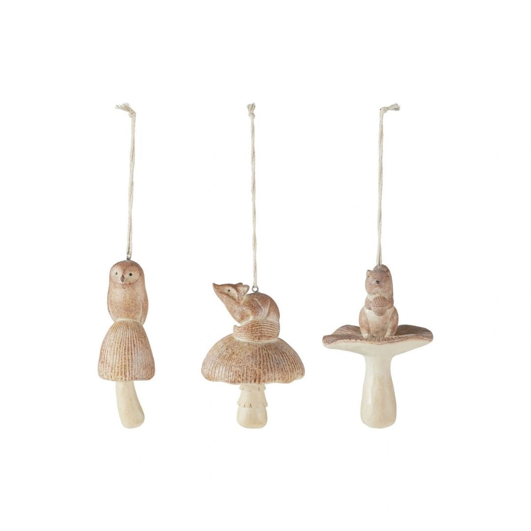 RESIN ANIMAL SITTING ON MUSHROOMORNAMENT, BROWN, 3 STYLES - CREATIVE COOP - Compralo en CorinneRegalos.com