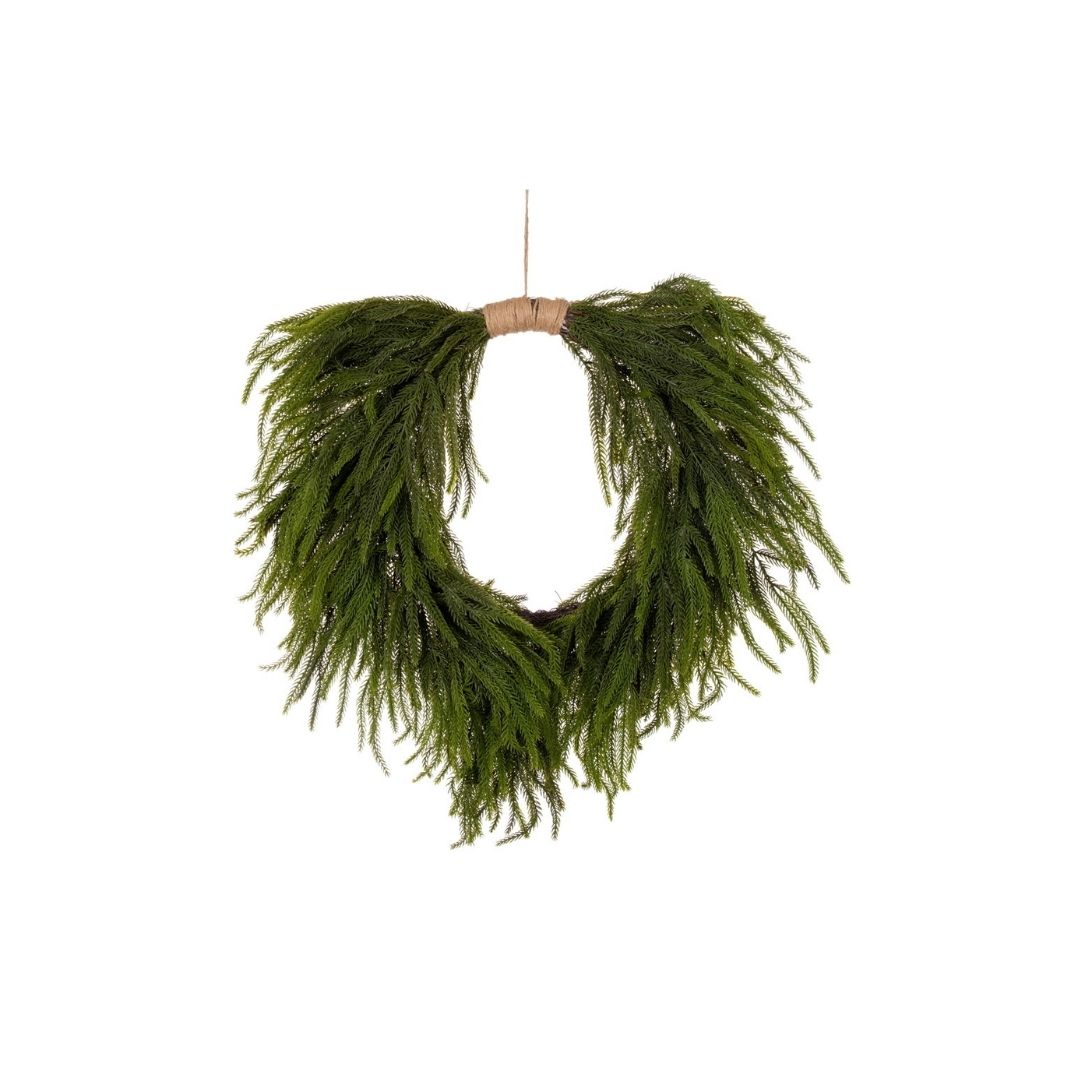 24 GREEN NORFOLK PINE HEART WREATH JUTE - VICKERMAN COMPANY - Compralo en CorinneRegalos.com