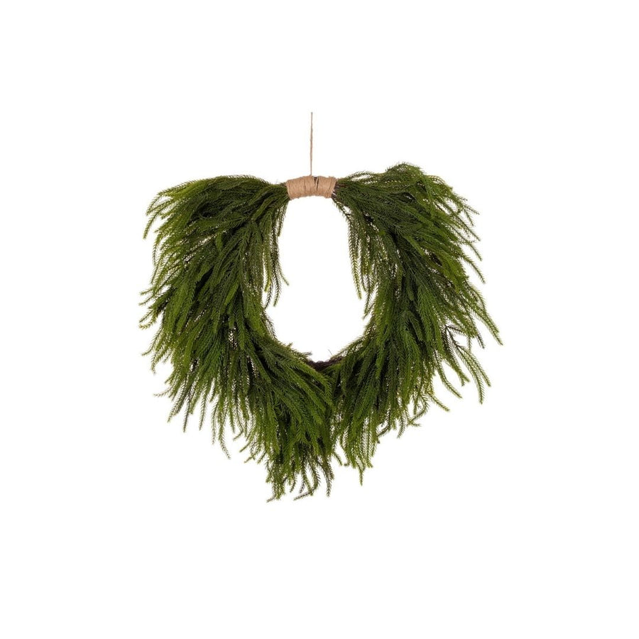 24 GREEN NORFOLK PINE HEART WREATH JUTE - VICKERMAN COMPANY - Compralo en CorinneRegalos.com