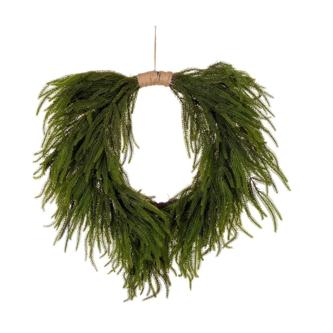30 GREEN NORFOLK PINE HEART WREATH JUTE - VICKERMAN COMPANY - Compralo en CorinneRegalos.com