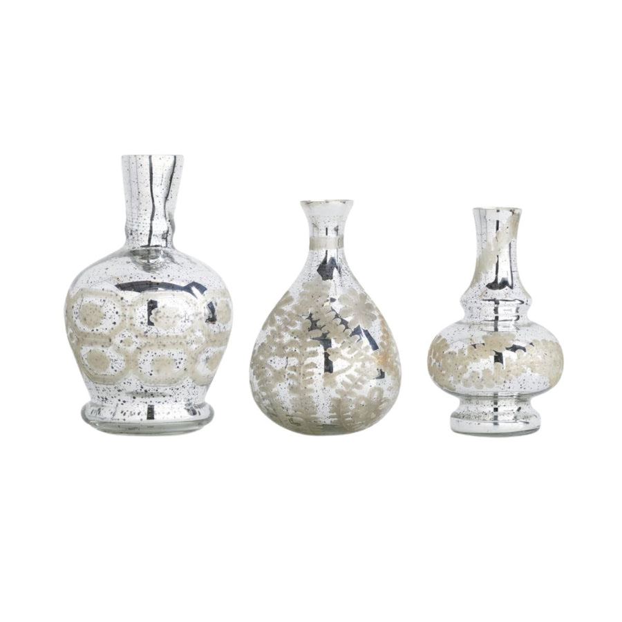 ASSORTED SILVER MERCURY GLASS ETCHED BUD VASES W/ETCHING (3 STYLES) - K&K INTERIORS - Compralo en CorinneRegalos.com