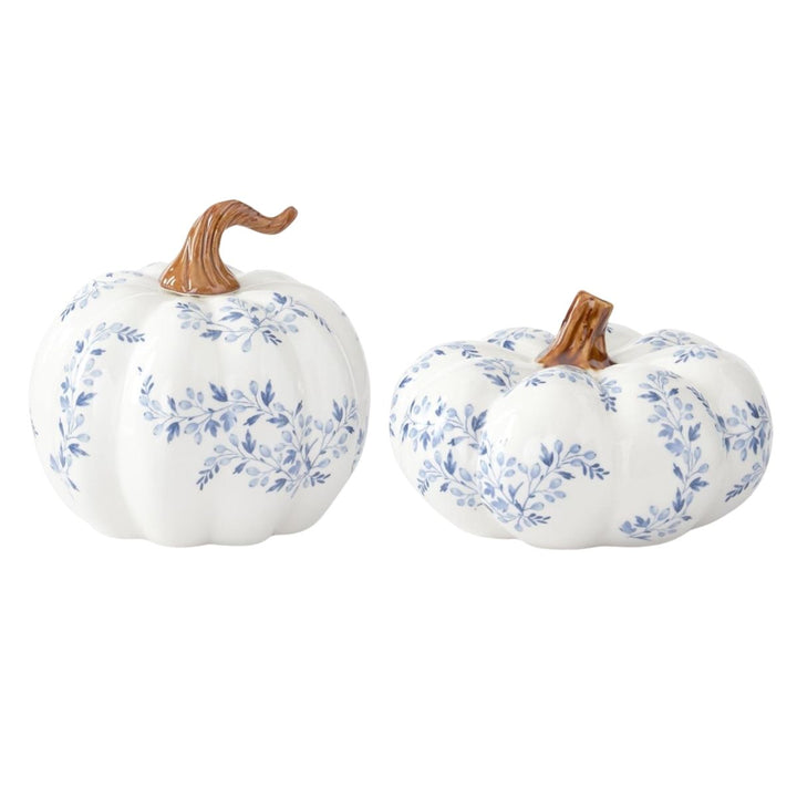 [2/8] | SET OF 2 WHITE W/BLUE FLORAL CERAMIC PUMPKINS - K&K INTERIORS - Compralo en CorinneRegalos.com