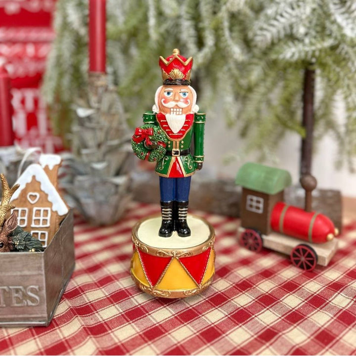 NUTCRACKER HOLDING WREATH MUSIC BOX 22CM