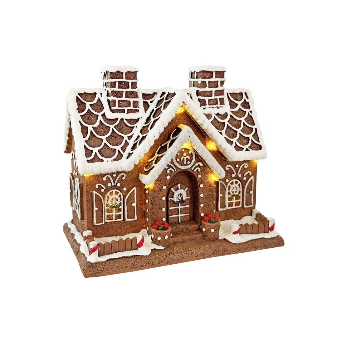 "GINGERBREAD HOUSE WITH LED 17X11X16CM; OPERATED BY 3*AA BATTERIES EXCLUDED" - SHISHI - Compralo en CorinneRegalos.com
