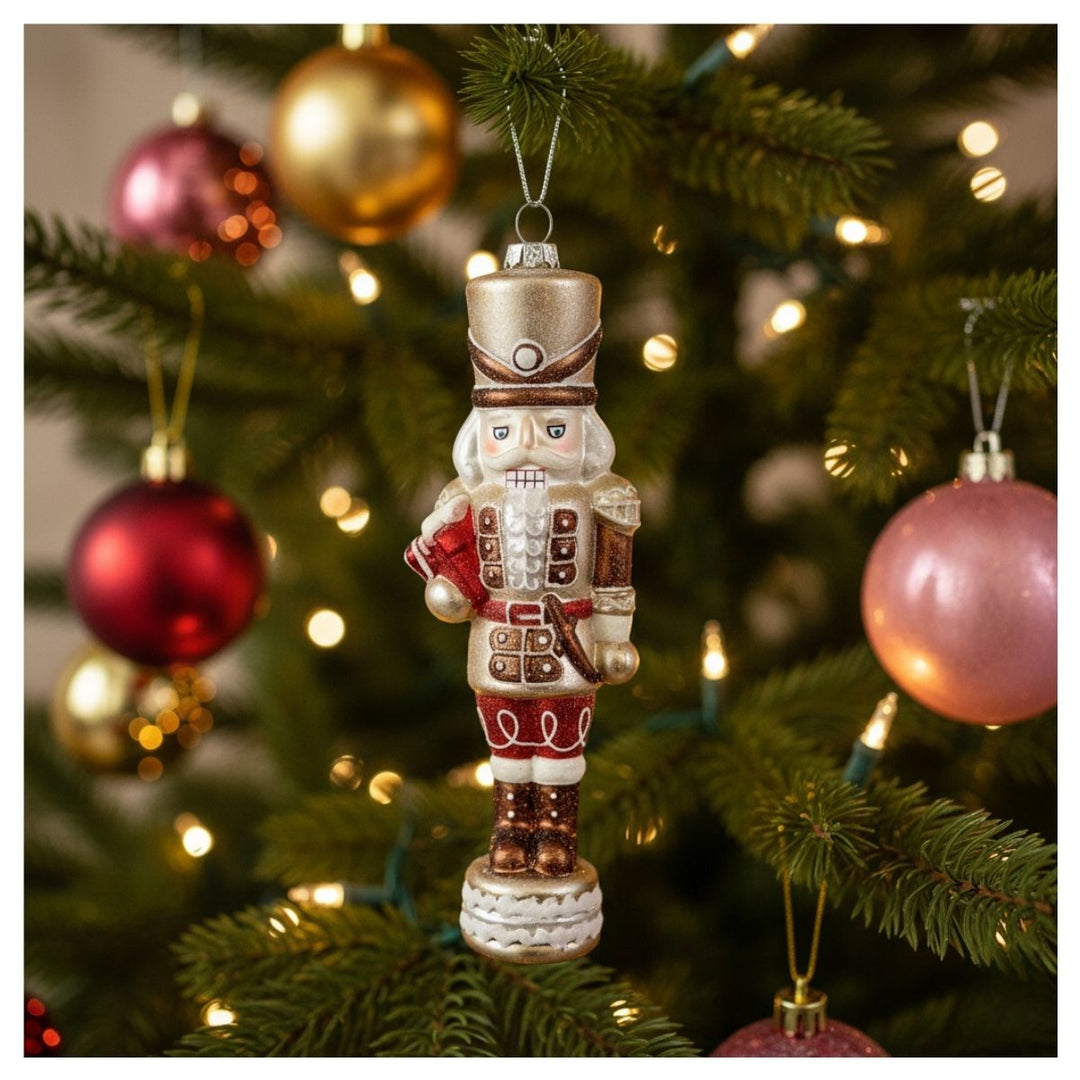 GLASS NUTCRACKER MAT BROWN 18CM