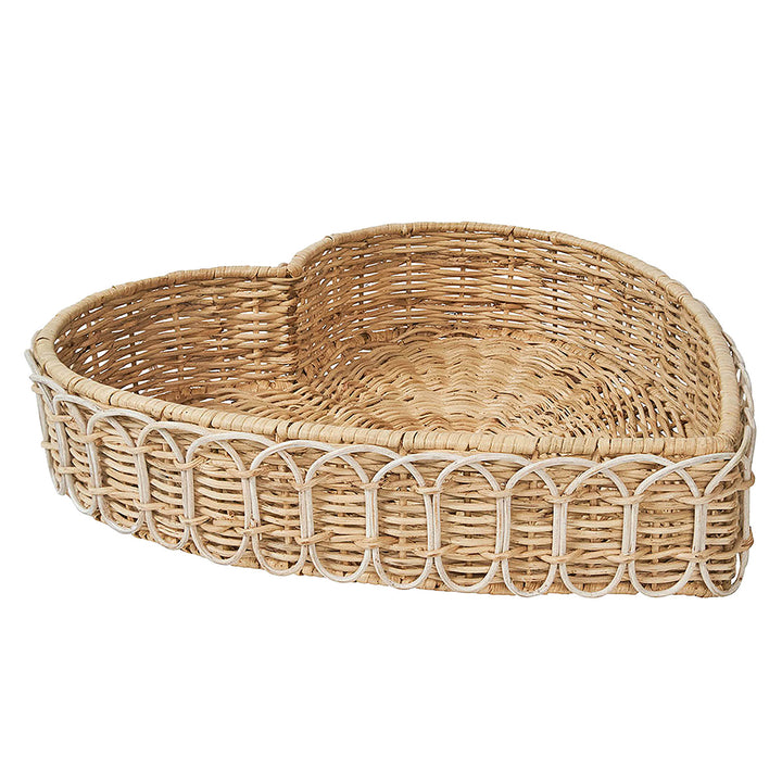 "PROVENCE RATTAN 16"" HEART TRAY - WHITEWASH" - JULISKA - Compralo en CorinneRegalos.com