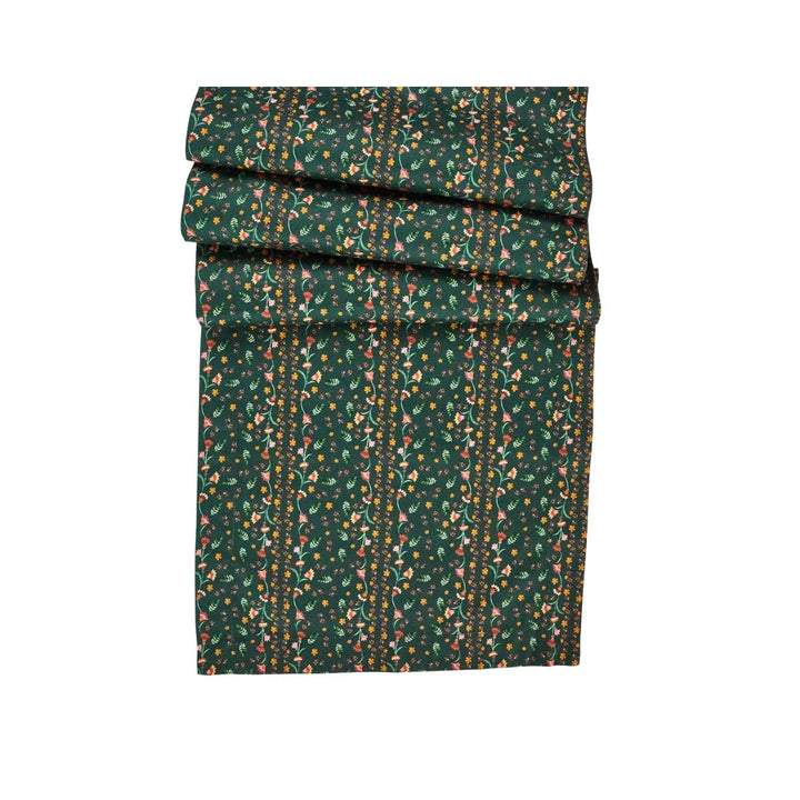 "Klara 18"" x 90"" Table Runner - Evergreen" - JULISKA - Compralo en CorinneRegalos.com
