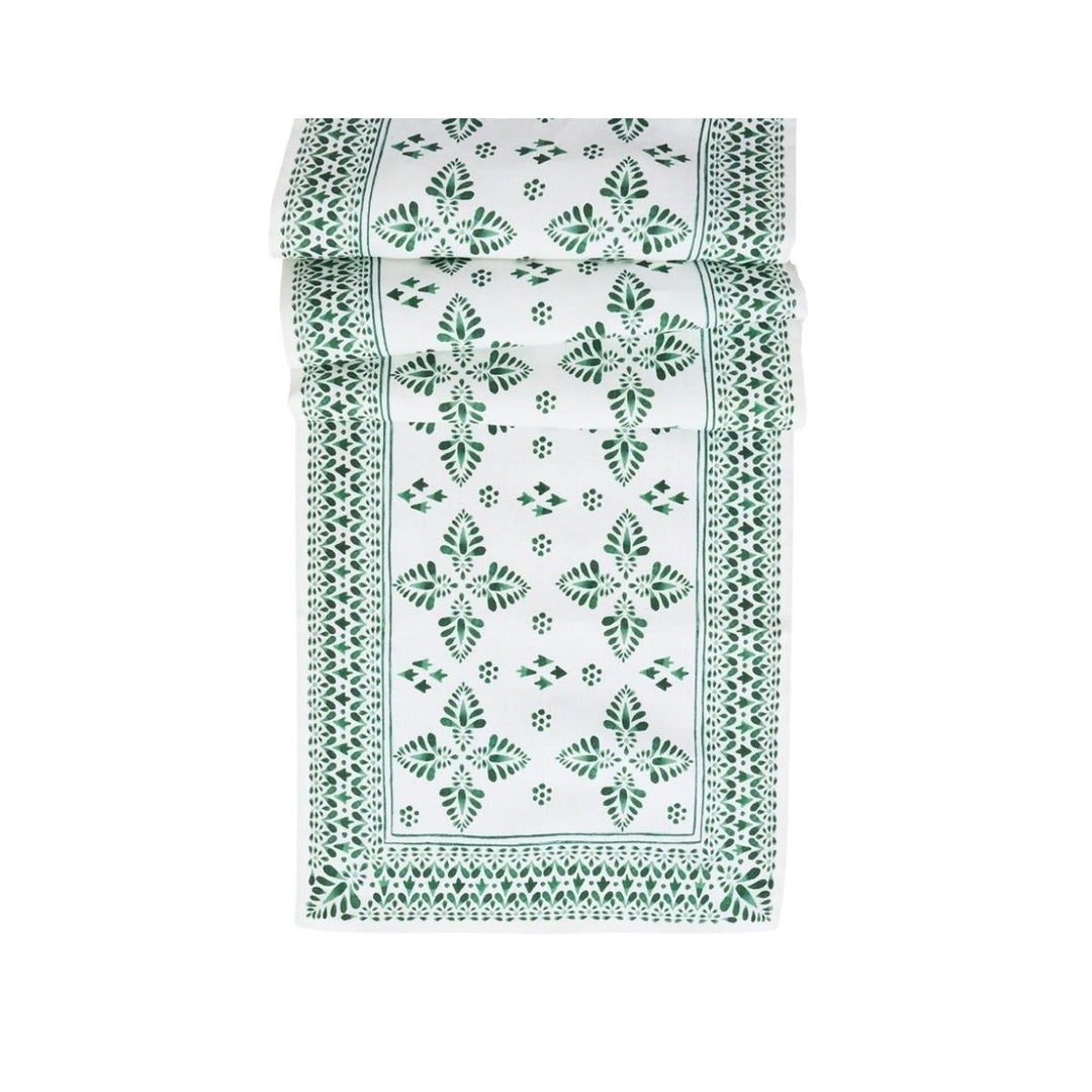"Iberian Border 18"" x 90"" Table Runner - Evergreen" - JULISKA - Compralo en CorinneRegalos.com
