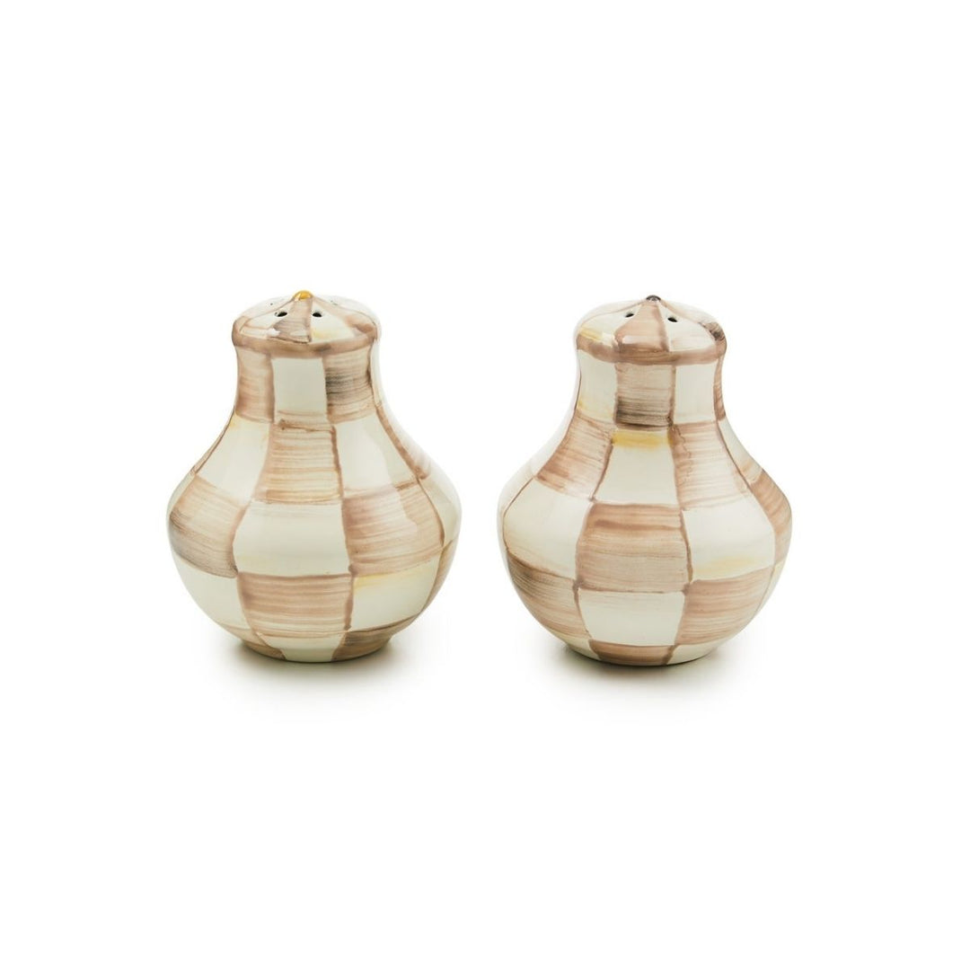 MOCHA CHECK SALT & PEPPER SHAKERS - MACKENZIE-CHILDS - Compralo en CorinneRegalos.com