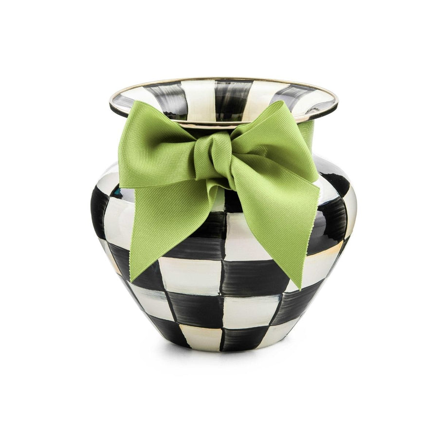 COURTLY CHECK ENAMEL LARGE VASE - GREEN BOW - MACKENZIE-CHILDS - Compralo en CorinneRegalos.com