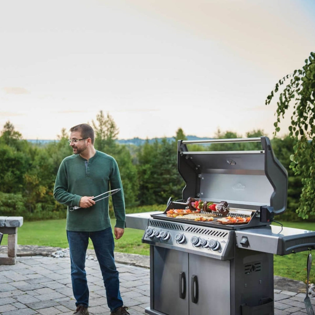 ROGUE SE 625 PROPANE GAS GRILL WITH INFRARED REAR AND SIDE BURNERS
