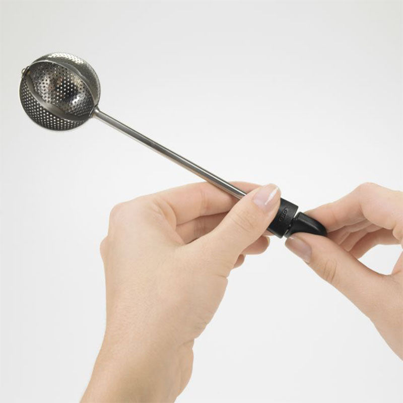 Twisting Tea Ball - OXO - Compralo en CorinneRegalos.com