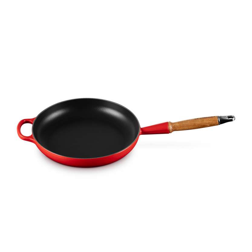 SIG WH FRYING PAN 28 CERISE - LE CREUSET FRANCE - Compralo en CorinneRegalos.com